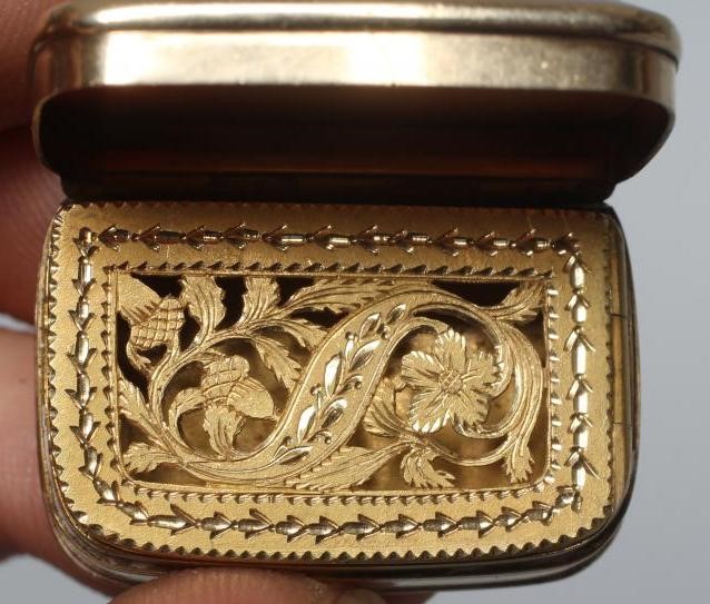 A GEORGE III GOLD VINAIGRETTE Image