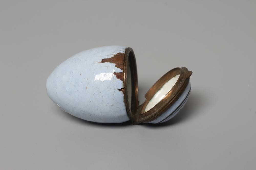 A SOUTH STAFFORDSHIRE ENAMEL ON COPPER EGG, late 18th century, the hinged cover inscribed 'A Token Image