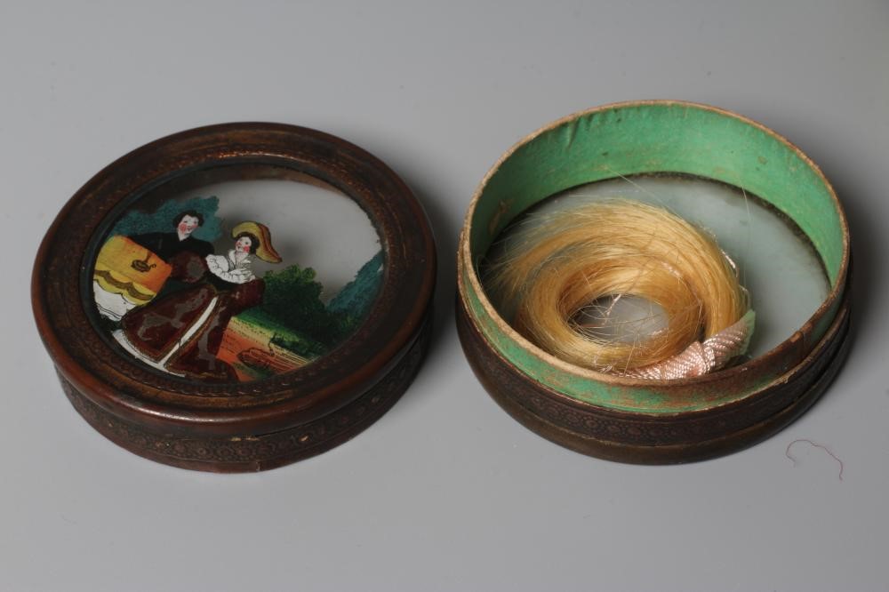 A SILVER MOUNTED TORTOISESHELL SNUFF BOX Image