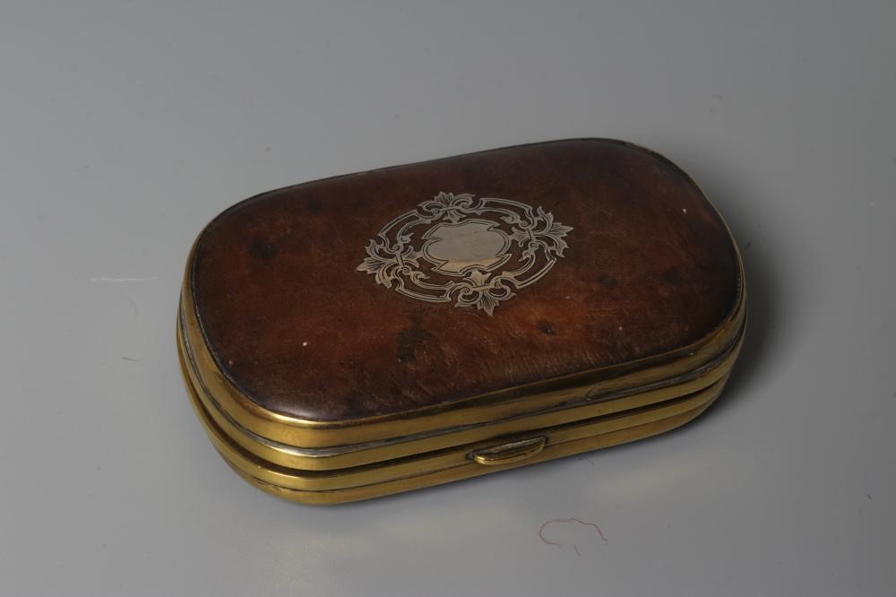 A SILVER MOUNTED TORTOISESHELL SNUFF BOX Image