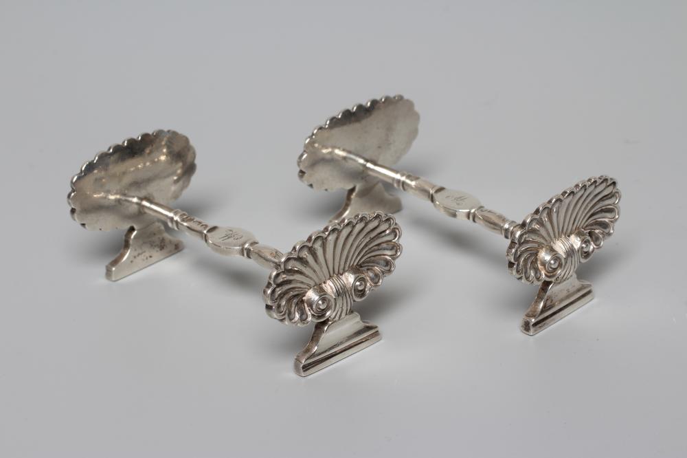 A PAIR OF GEORGE IV SILVER KNIFE RESTS by Emes & Barnard, London 1821, with escallop shell end Image