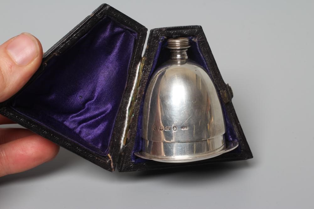 A VICTORIAN SILVER TRAVELLING COMMUNION SET by Hilliard & Thomason Image