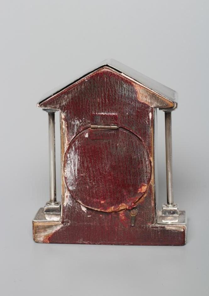 AN EDWARDIAN SILVER POCKET WATCH HOLDER, maker's mark A&B, Birmingham 1903, the triangular portico Image