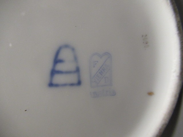A VIENNA PORCELAIN TANKARD Image