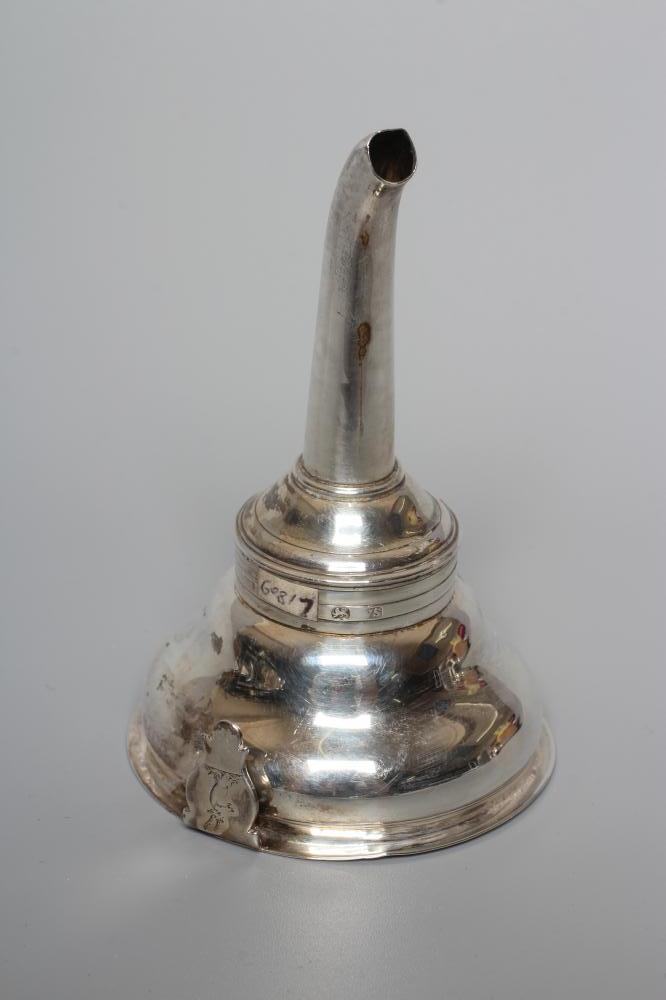 A SMALL LATE GEORGE III SILVER WINE FUNNEL, maker's mark WS, London 1809, with plain pierced bowl, Image