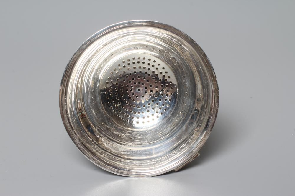 A SMALL LATE GEORGE III SILVER WINE FUNNEL, maker's mark WS, London 1809, with plain pierced bowl, Image