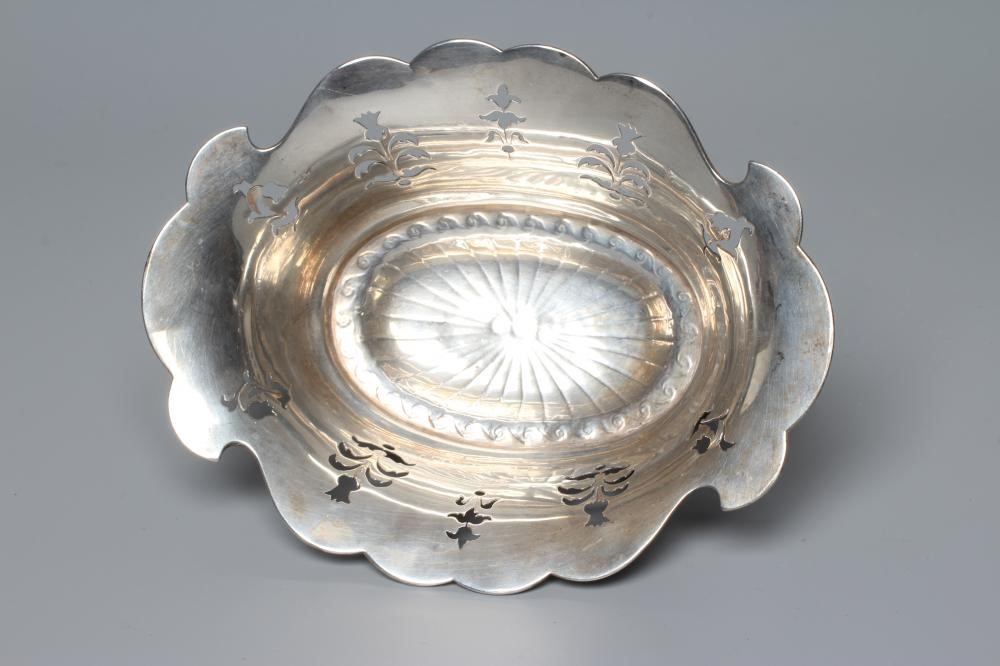 A FRENCH SILVER SWEETMEAT BASKET Image