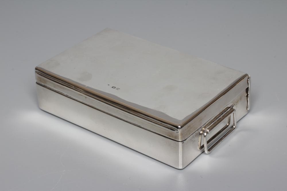A GEORGE V SILVER SANDWICH BOX by Wilfred Chidlaw Griffiths, Birmingham 1919, of plain rounded Image