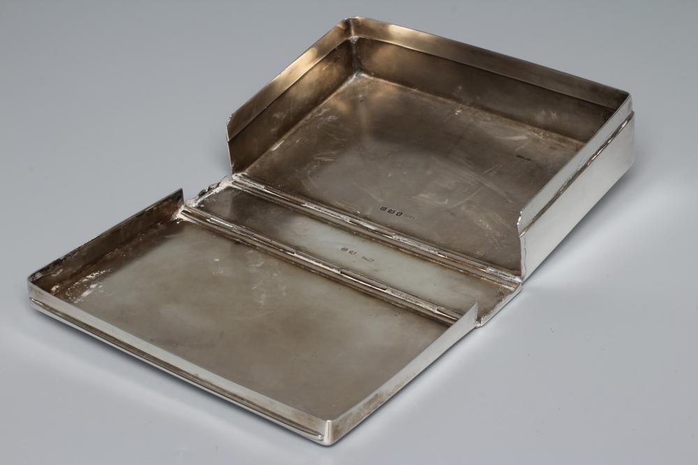 A GEORGE V SILVER SANDWICH BOX by Wilfred Chidlaw Griffiths, Birmingham 1919, of plain rounded Image
