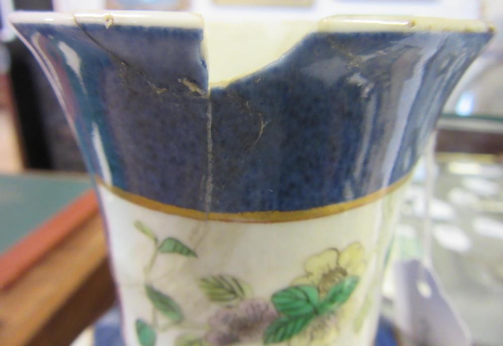 A CHINESE PORCELAIN FAMILLE VERTE VASE of inverted baluster form painted with lobed panels of Image