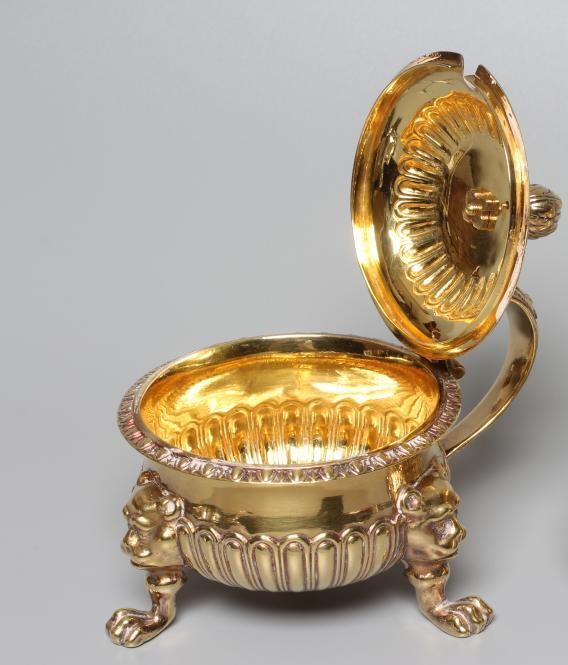 A GEORGE III SILVER GILT LARGE MUSTARD Image