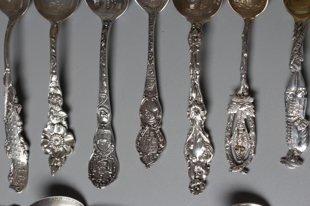 THIRTY TWO NORTH AMERICAN SILVER SOUVENIR TEASPOONS mainly stamped Sterling (certainly all silver) Image