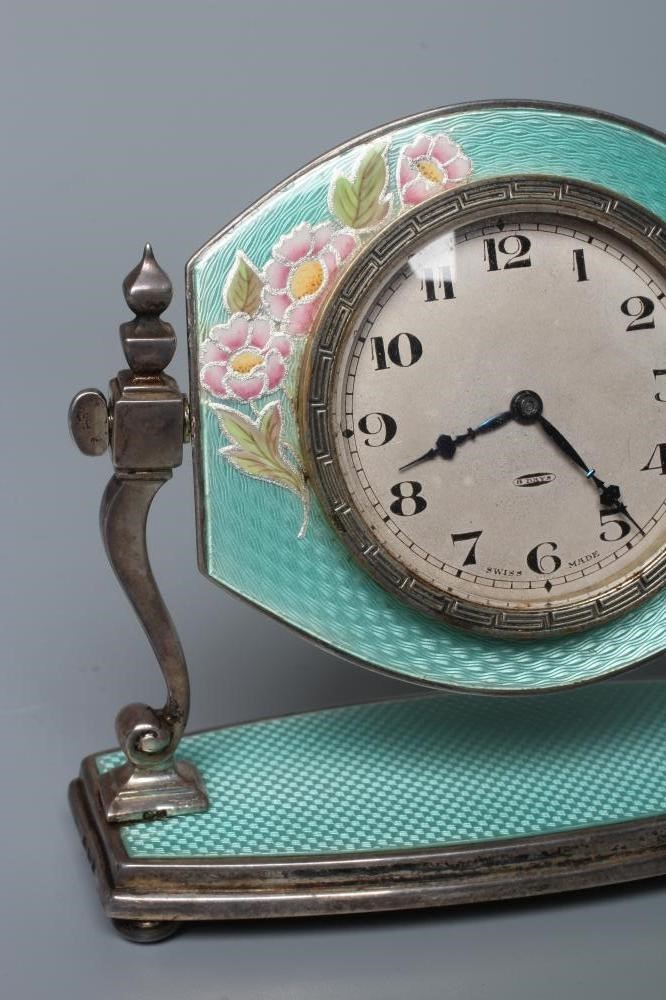AN ART DECO SILVER DRESSING TABLE TIMEPIECE Image