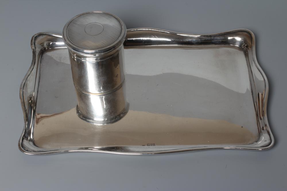 A GEORGE V SILVER DRESSING TABLE TRAY Image