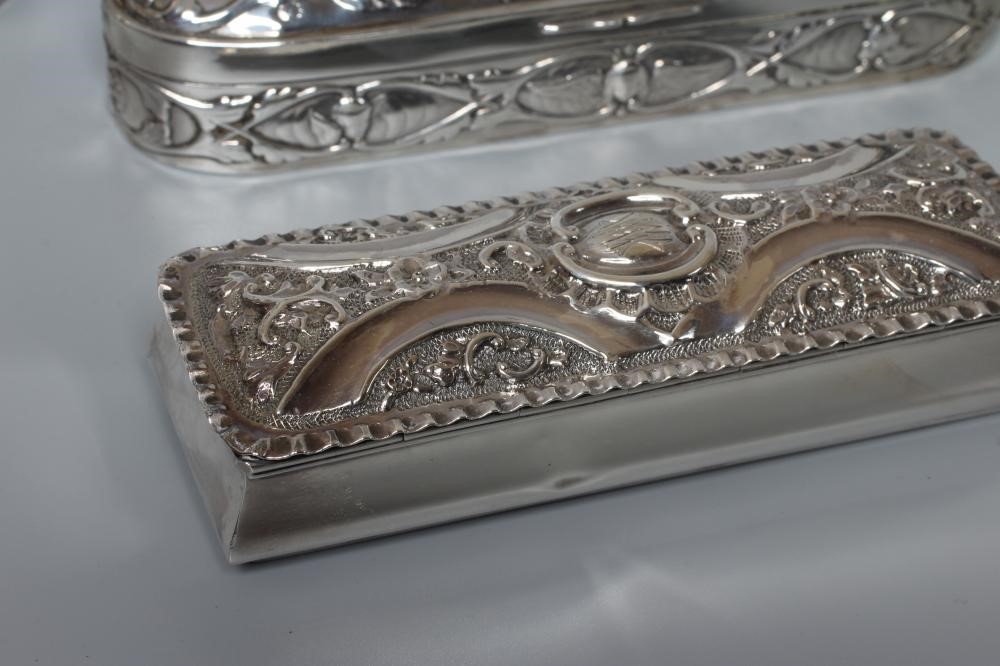 A LATE VICTORIAN SILVER RING BOX by William Comyns Image