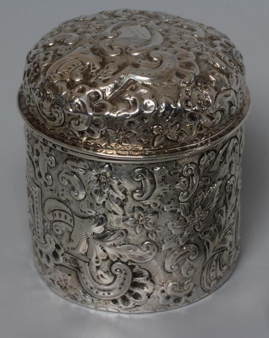 A LATE VICTORIAN SILVER RING BOX by William Comyns Image
