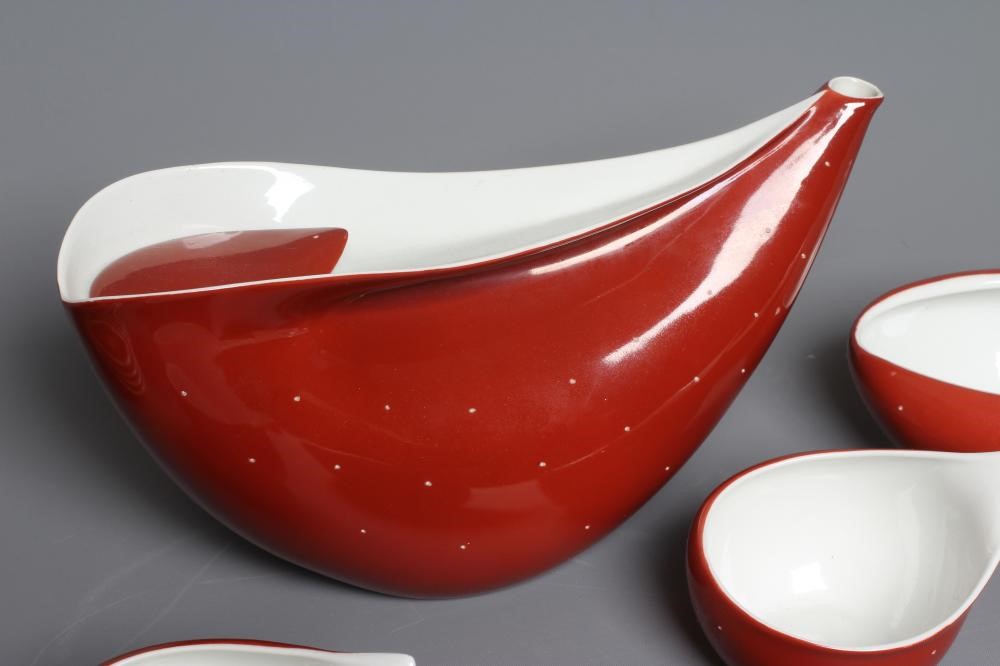 A CMIELOW PORCELAIN DOROTA TEA SERVICE DESIGNED BY LUBOMIR TOMASZEWSKI Image
