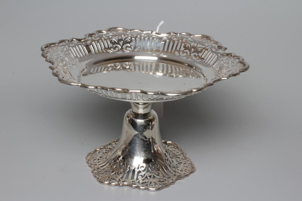 A GEORGE V SILVER PEDESTAL DISH by Fattorini Image