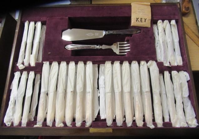 AN ELIZABETH II FULL AND COMPLETE SILVER SANDRINGHAM PATTERN TABLE SERVICE FOR TWELVE PLACE SETTINGS Image