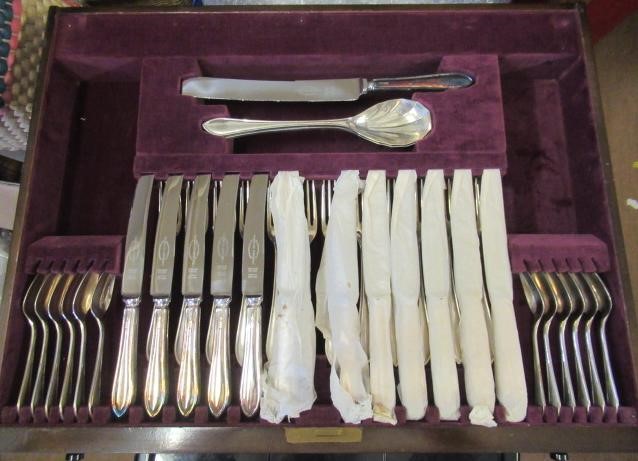 AN ELIZABETH II FULL AND COMPLETE SILVER SANDRINGHAM PATTERN TABLE SERVICE FOR TWELVE PLACE SETTINGS Image