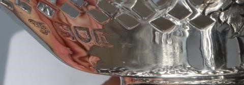 AN EDWARDIAN SILVER SWEETMEAT DISH by Goldsmith's & Silversmith's Co. Image