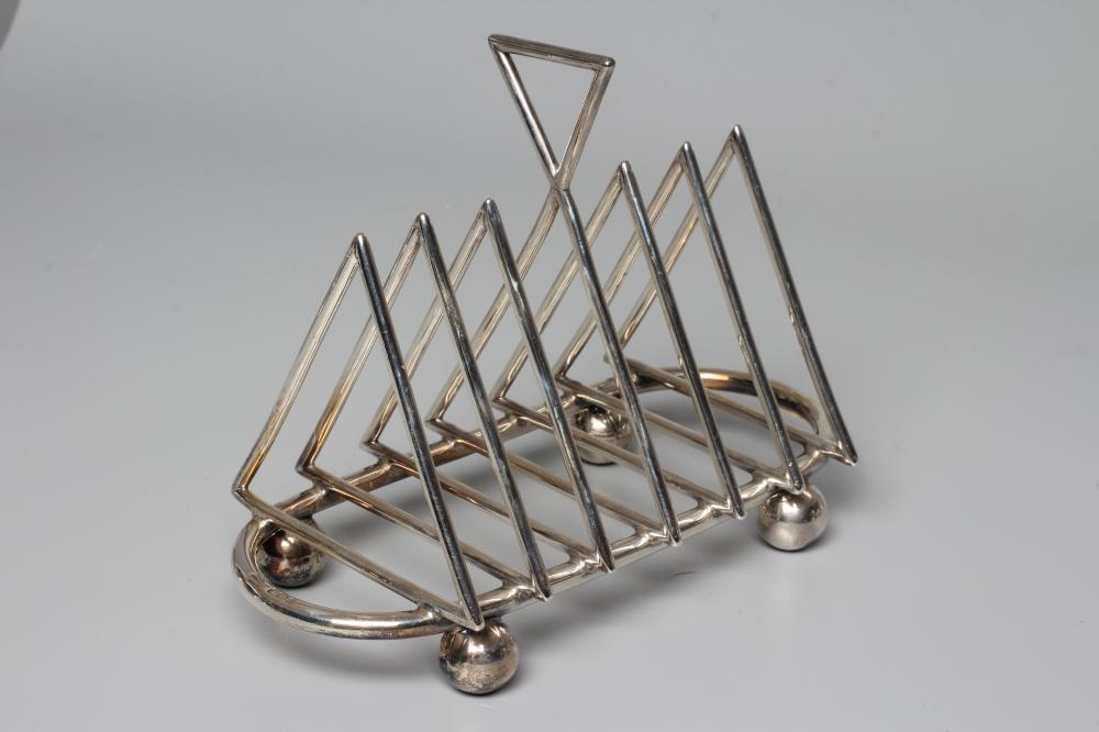A LATE VICTORIAN SILVER SEVEN BAR TOASTRACK by Walker & Hall Image