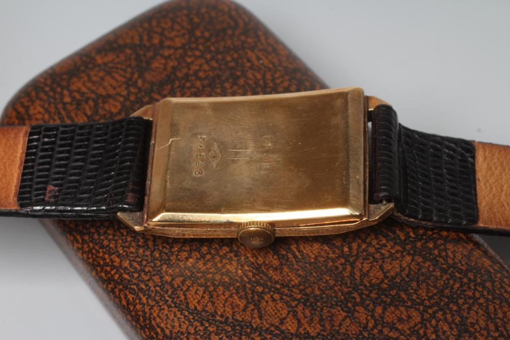 A GENTLEMAN'S ART DECO 9CT GOLD WRISTWATCH Image