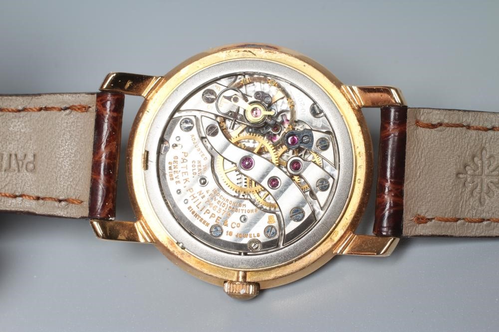 A GENTLEMAN'S 18CT ROSE GOLD PATEK PHILIPPE CALATRAVA WRISTWATCH Image