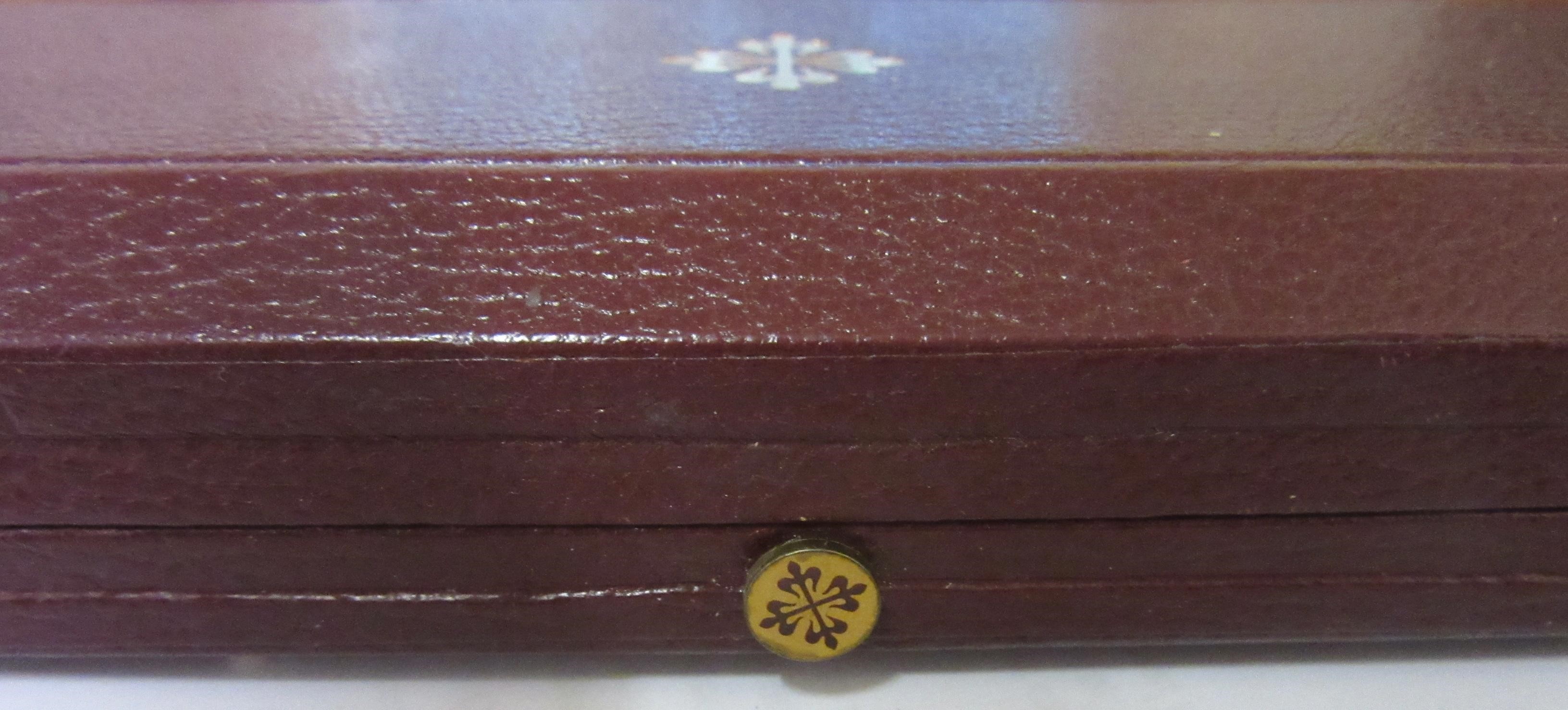 A GENTLEMAN'S 18CT ROSE GOLD PATEK PHILIPPE CALATRAVA WRISTWATCH Image