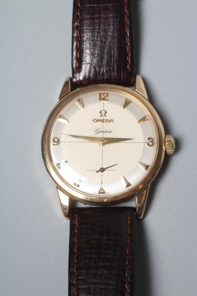 A GENTLEMAN'S 9CT GOLD OMEGA WRISTWATCH Image