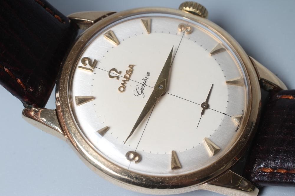 A GENTLEMAN'S 9CT GOLD OMEGA WRISTWATCH Image
