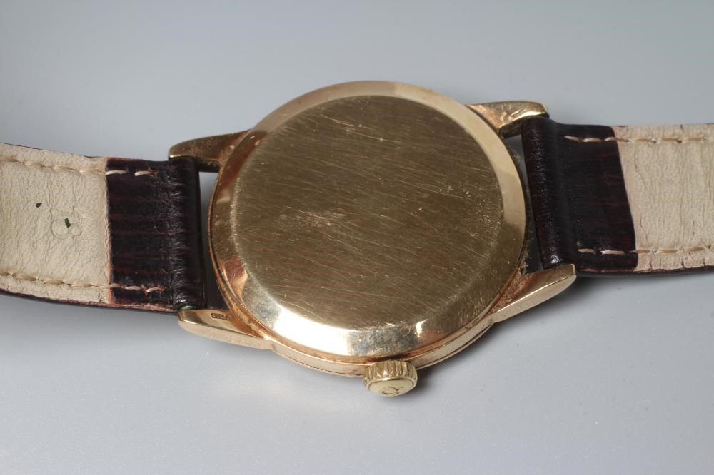 A GENTLEMAN'S 9CT GOLD OMEGA WRISTWATCH Image