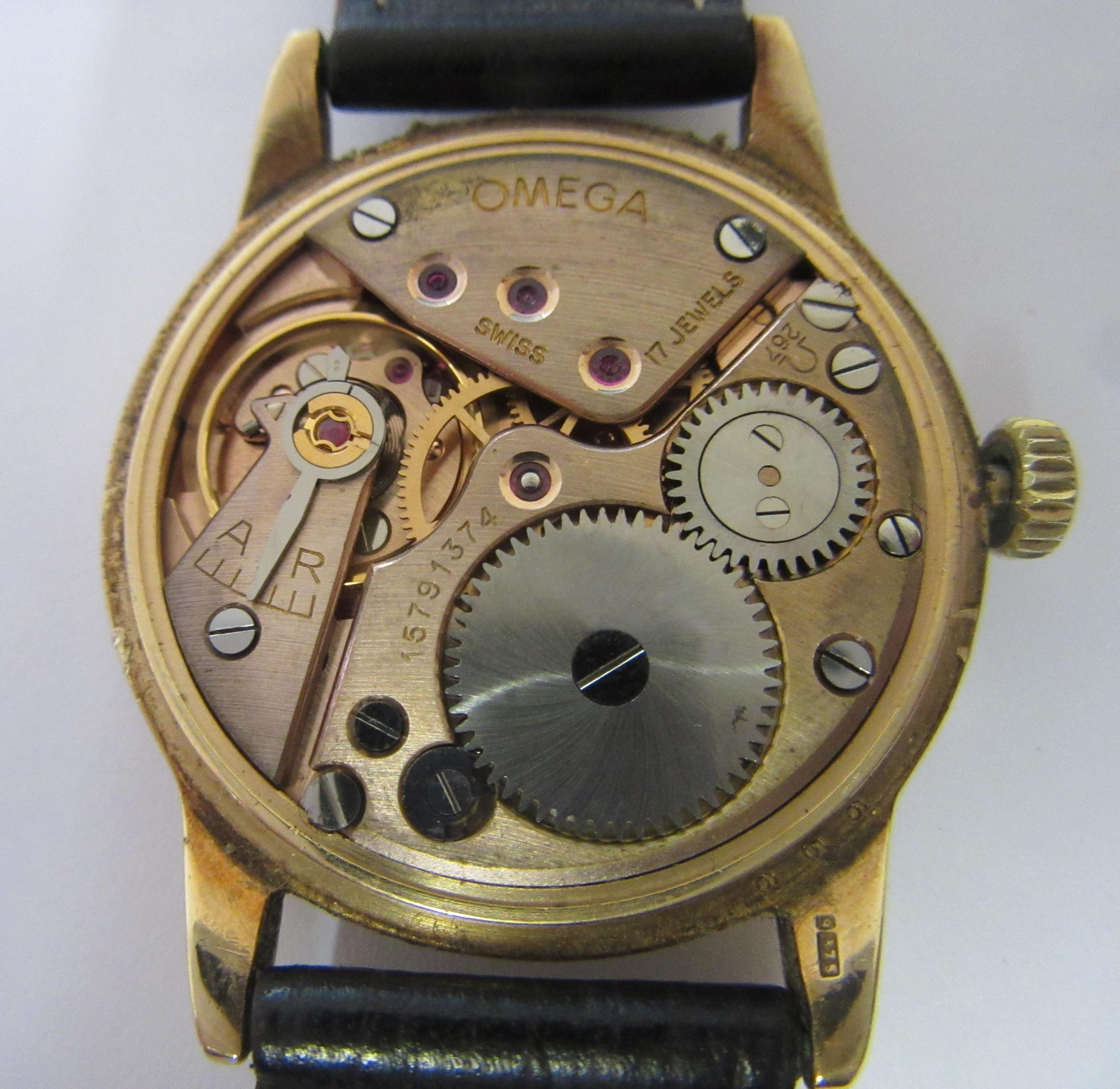 A GENTLEMAN'S 9CT GOLD OMEGA WRISTWATCH Image