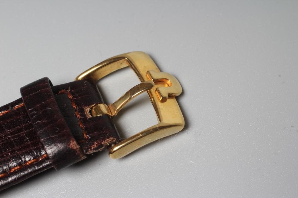 A GENTLEMAN'S 9CT GOLD OMEGA WRISTWATCH Image