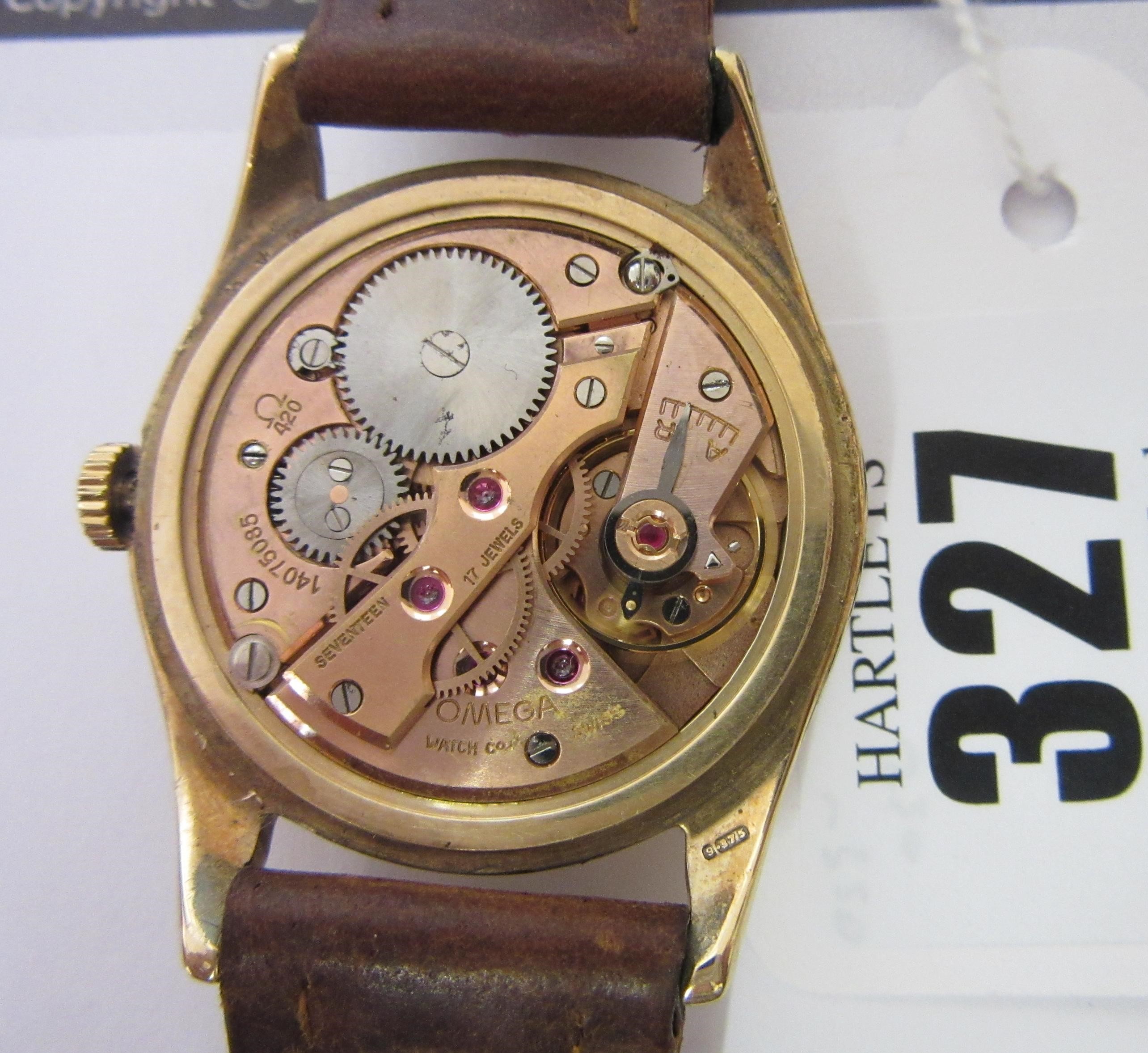 A GENTLEMAN'S 9CT GOLD OMEGA WRISTWATCH Image