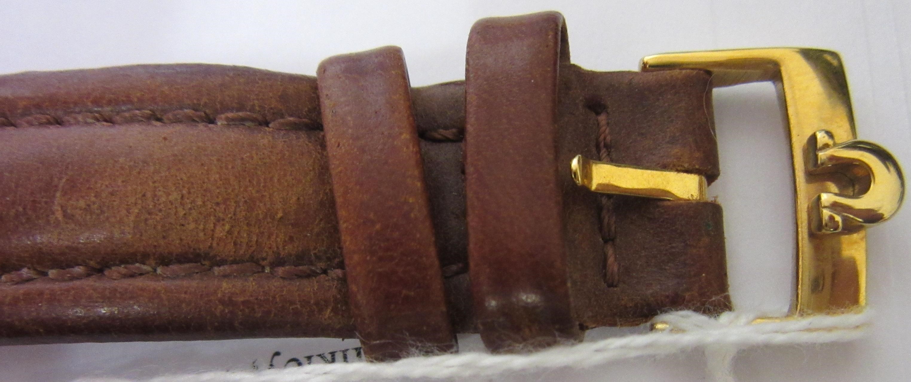 A GENTLEMAN'S 9CT GOLD OMEGA WRISTWATCH Image