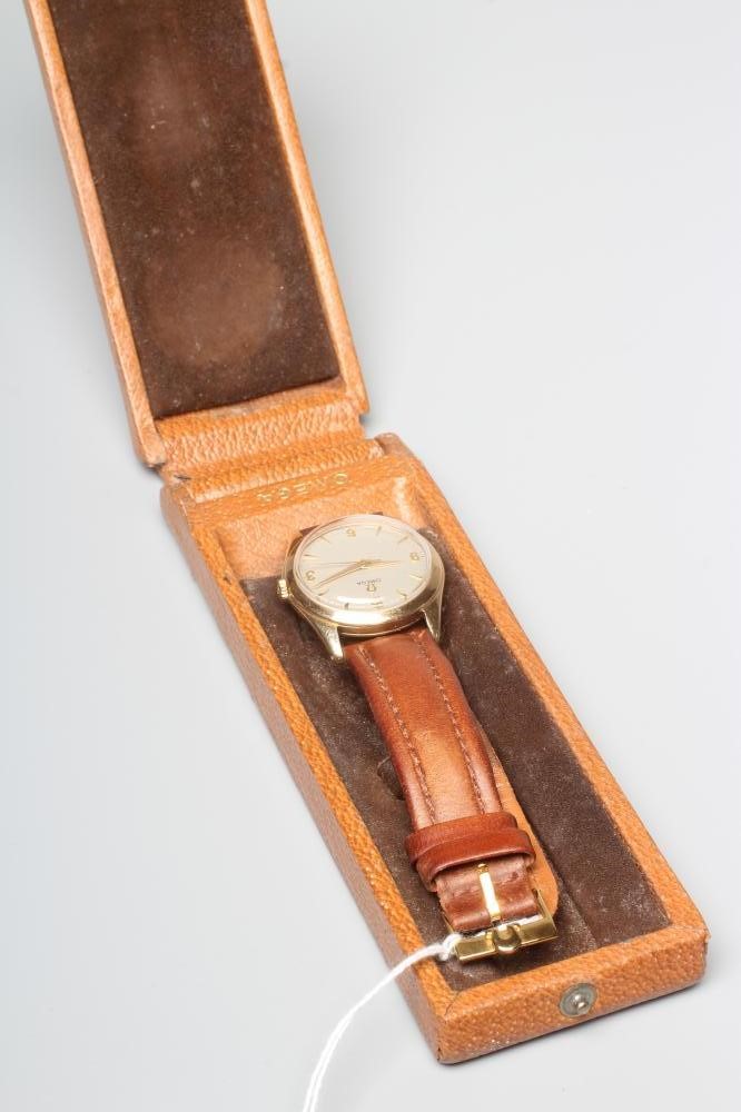 A GENTLEMAN'S 9CT GOLD OMEGA WRISTWATCH Image