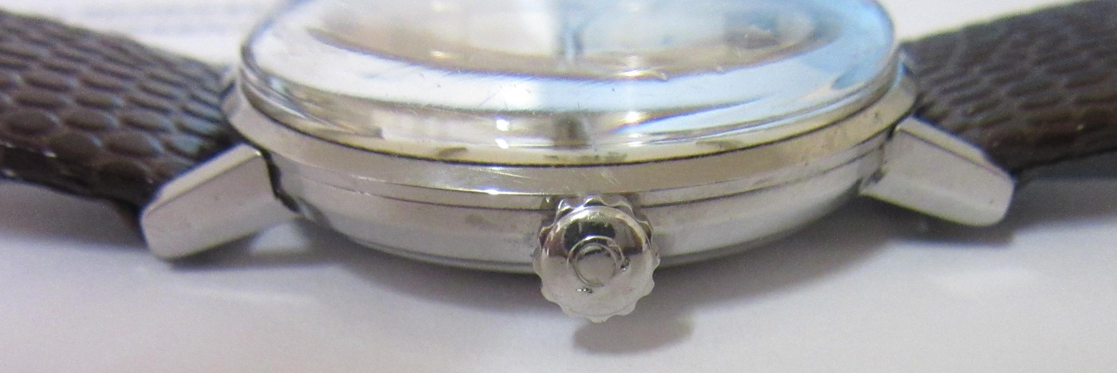 A GENTLEMAN'S OMEGA AUTOMATIC SEAMASTER DE VILLE WRISTWATCH Image
