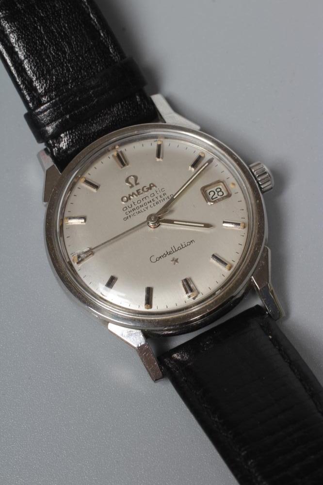 A GENTLEMAN'S OMEGA CONSTELLATION AUTOMATIC CHRONOMETER Image