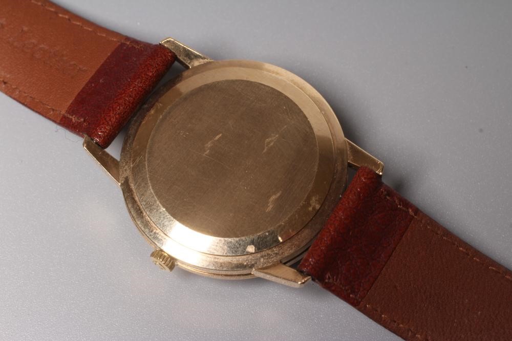 A GENTLEMAN'S 9CT GOLD OMEGA AUTOMATIC WRISTWATCH Image