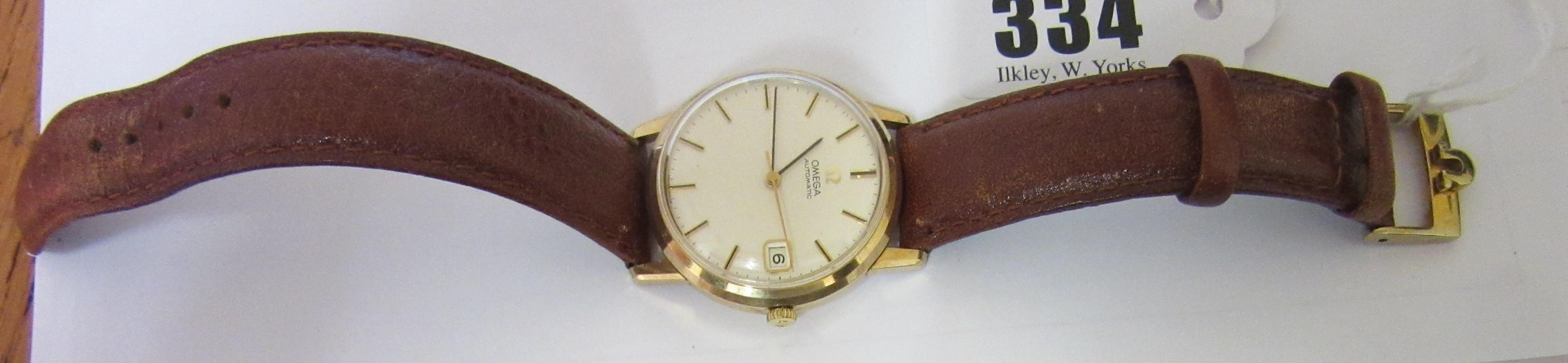 A GENTLEMAN'S 9CT GOLD OMEGA AUTOMATIC WRISTWATCH Image