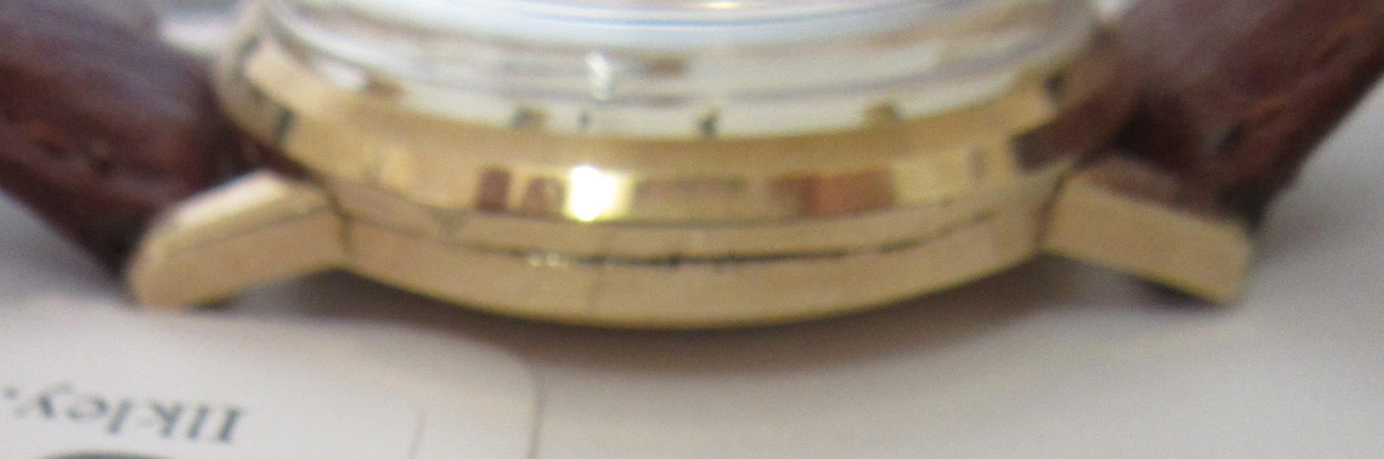 A GENTLEMAN'S 9CT GOLD OMEGA AUTOMATIC WRISTWATCH Image