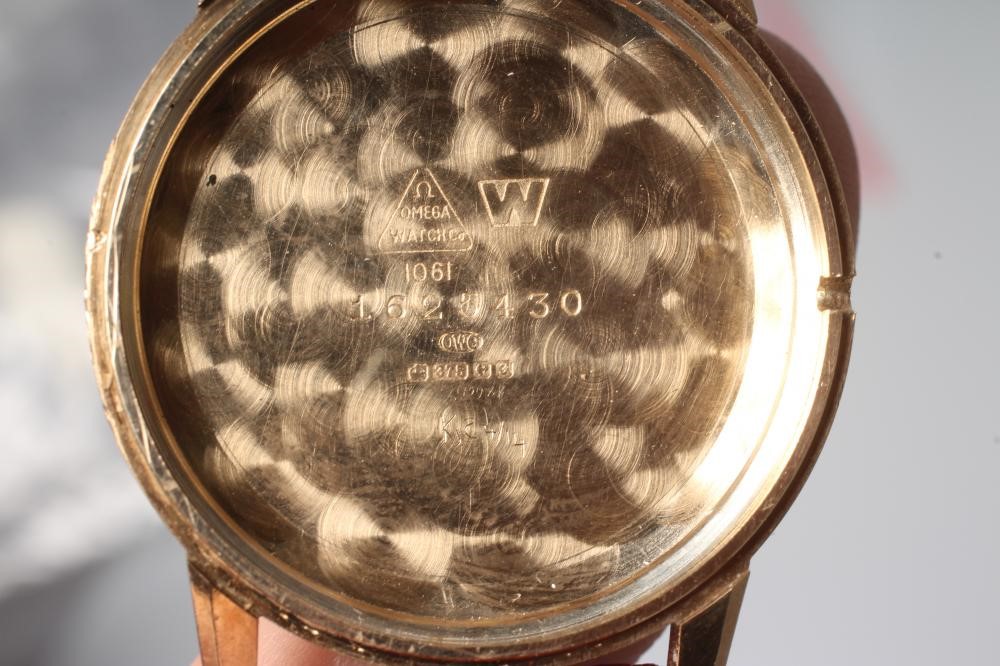 A GENTLEMAN'S 9CT GOLD OMEGA AUTOMATIC WRISTWATCH Image