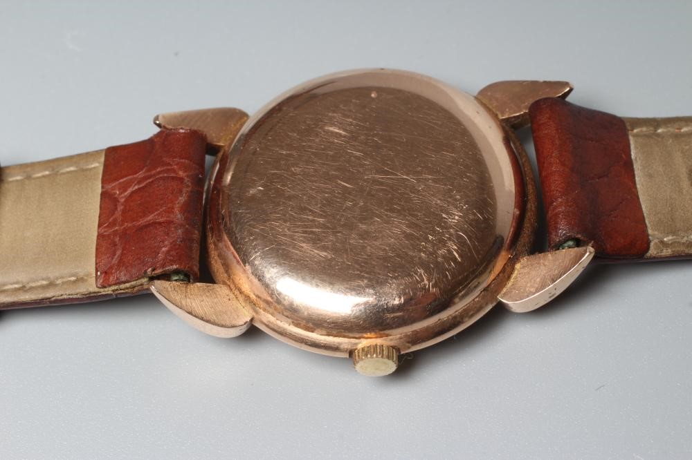 A GENTLEMAN'S 14CT GOLD DOXA AUTOMATIC WRISTWATCH Image