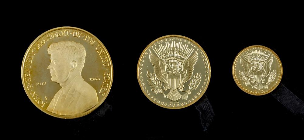 A SET OF THREE 18CT GOLD PRESIDENT KENNEDY MEMORIAL MEDALS comprising A1172 (weighing 8.2g) Image