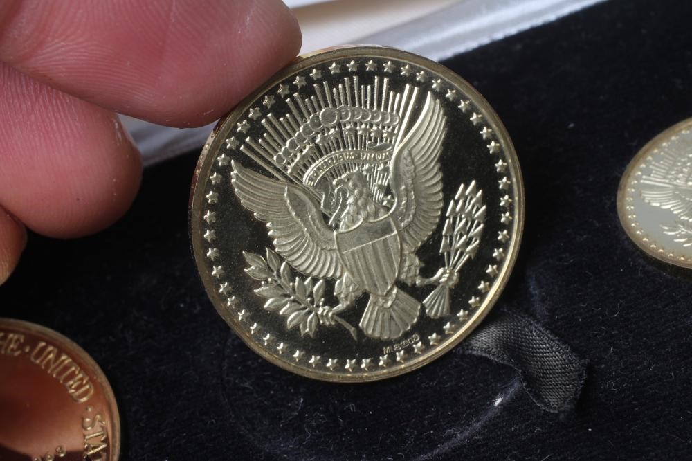 A SET OF THREE 18CT GOLD PRESIDENT KENNEDY MEMORIAL MEDALS comprising A1172 (weighing 8.2g) Image