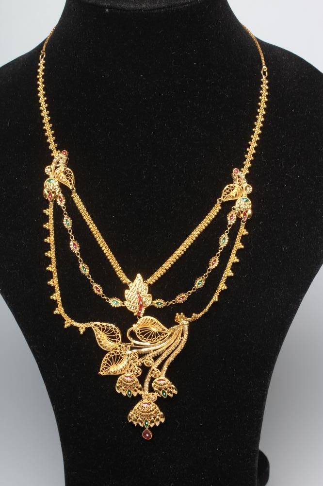 AN INDIAN 22CT GOLD FILIGREE NECKLACE Image