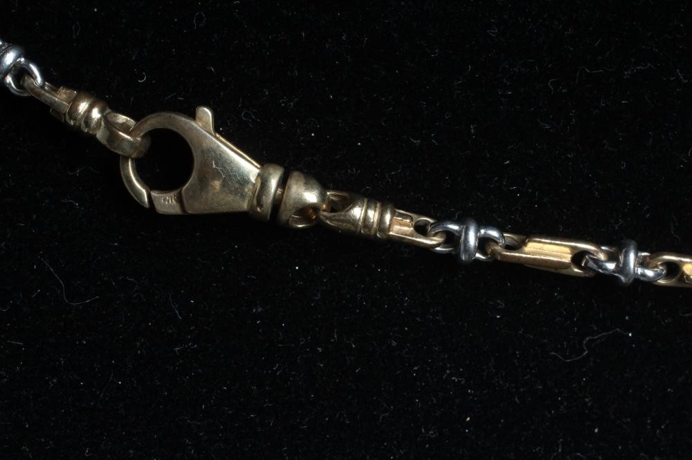 A 9CT BI-COLOUR GOLD SNAFFLE LINK NECKLACE with lobster fastener, Birmingham 2003, 20.5g Image