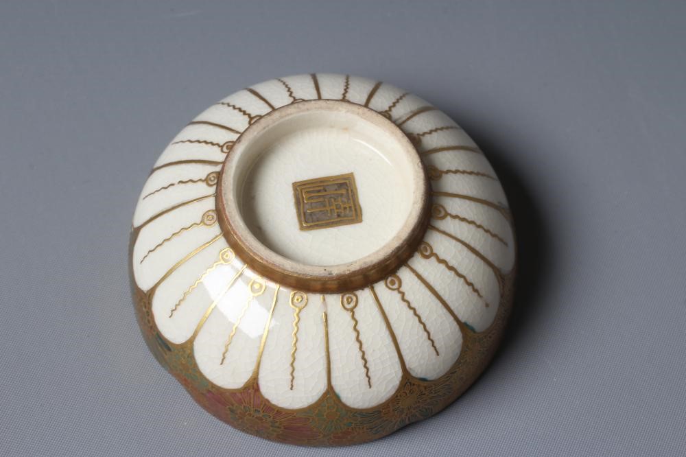 A SATSUMA EARTHENWARE SMALL BOWL Image