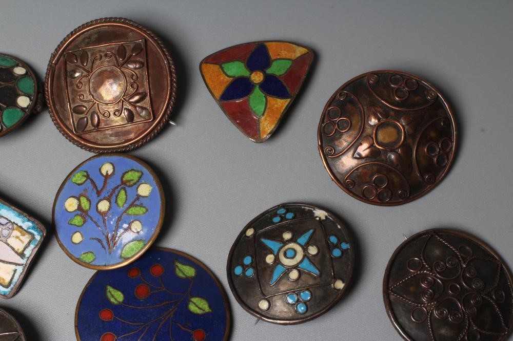 TEN BOURNVILLE SCHOOL OF ART AND DESIGN METAL BROOCHES Image